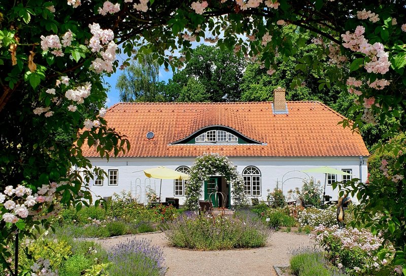 Gärtnerhaus im Rosarium Glücksburg